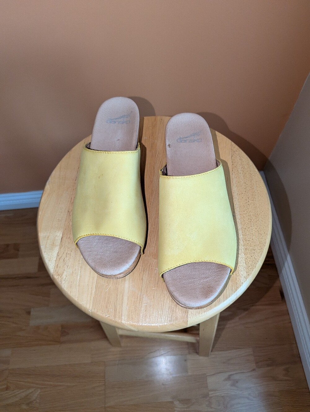Dansko Women's Clogss Yellow Leather Size 39/ US 8.5- 9